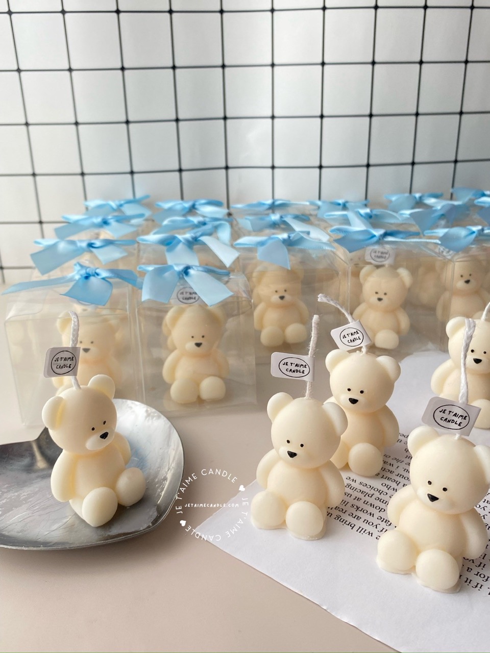 Mini Teddy Bear Candle in Gift Box with Personalized Label and Ribbon – a charming teddy bear-shaped candle, individually packaged with custom label and ribbon. Perfect for baby showers, gender reveals, and newborn celebrations, bringing warmth and a personal touch to any baby-themed event
