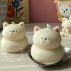 Chubby-sleepy-cat-candle