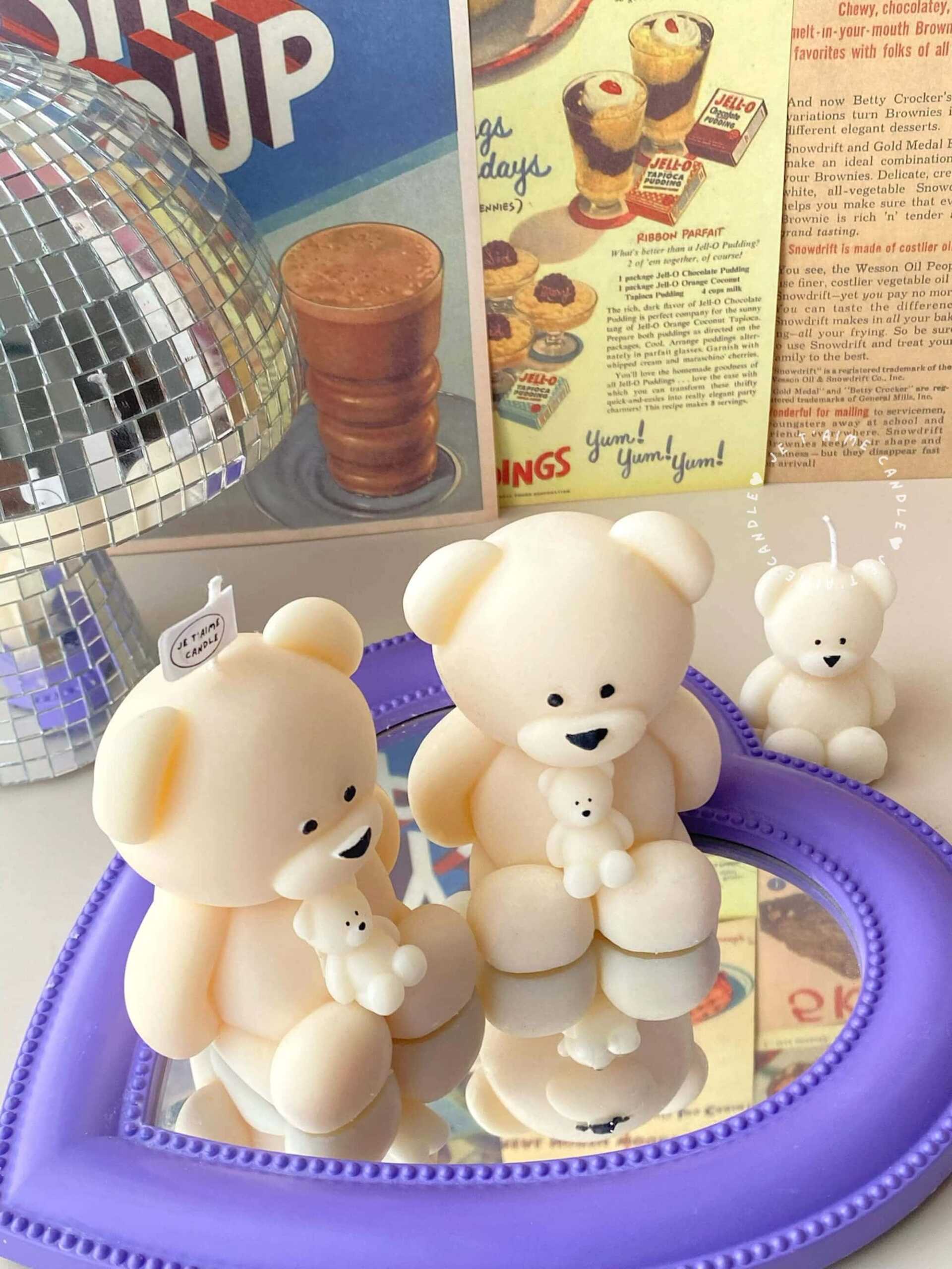 Handmade teddy bear candles in cream colors, crafted by Je T’aime Candle. Cute decorative bear-shaped candles, perfect for gifts, baby showers, weddings, or cozy home décor.