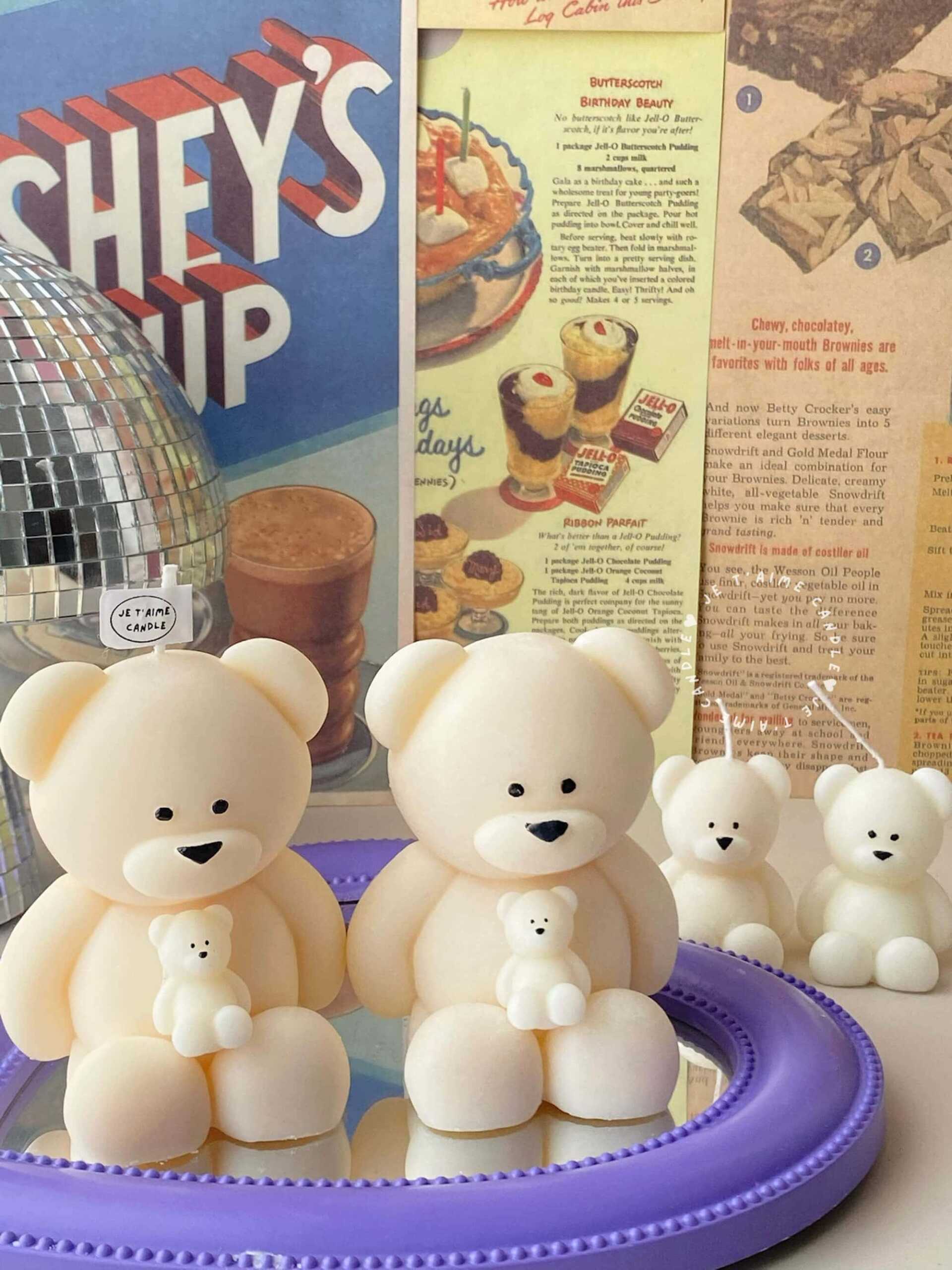 Handmade teddy bear candles in cream colors, crafted by Je T’aime Candle. Cute decorative bear-shaped candles, perfect for gifts, baby showers, weddings, or cozy home décor.