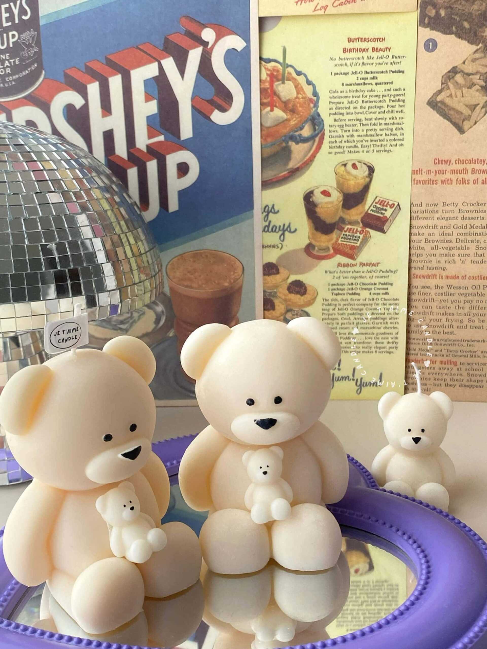 Handmade teddy bear candles in cream colors, crafted by Je T’aime Candle. Cute decorative bear-shaped candles, perfect for gifts, baby showers, weddings, or cozy home décor.