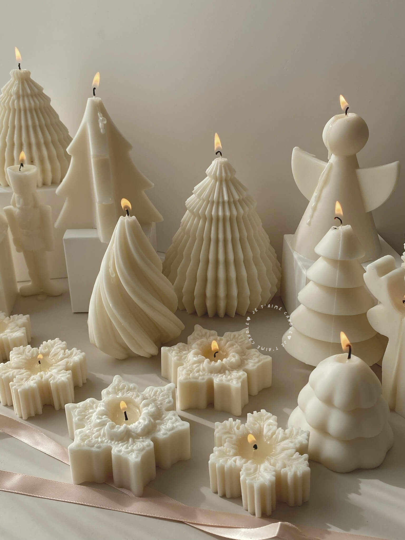 Snowflake Christmas Candle - Image 4