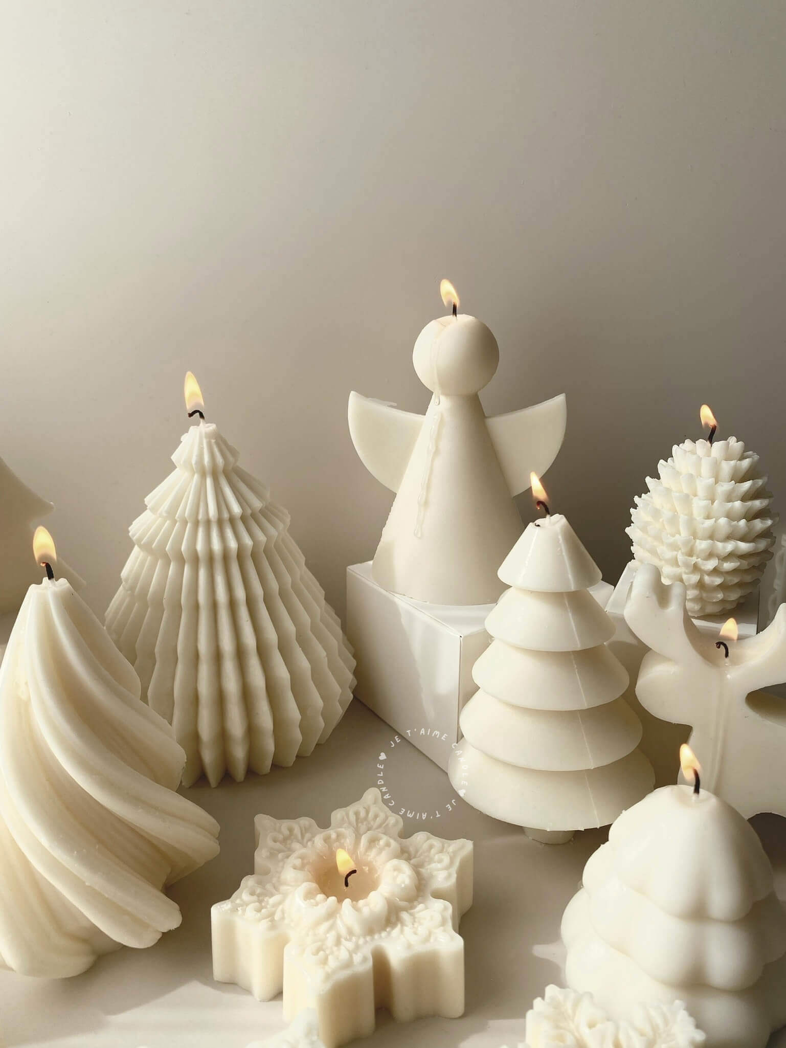 Snowflake Christmas Candle - Image 11