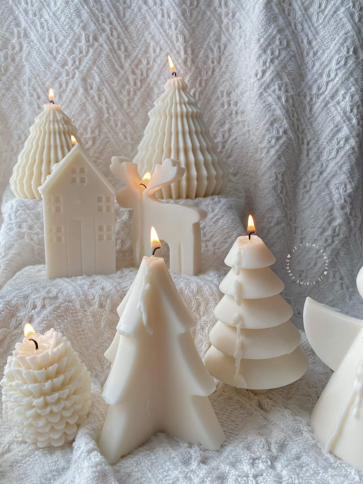 Pine Cone Candle - Image 10