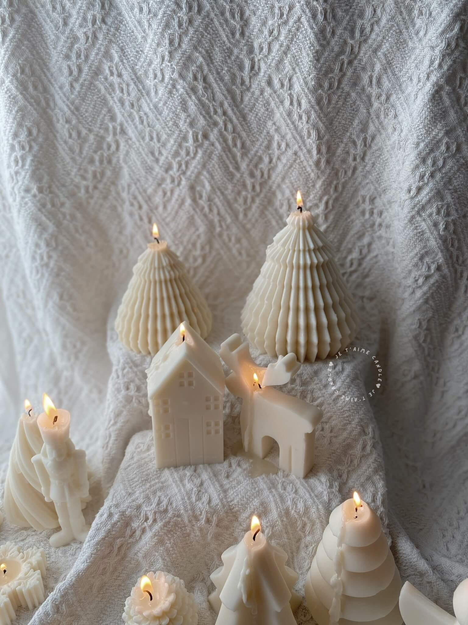 Reindeer Candle - Image 10