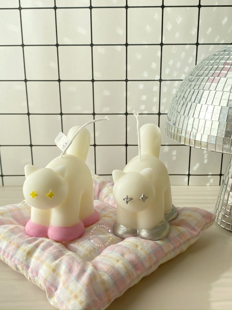Stars Eyes Cat Candle - Image 3