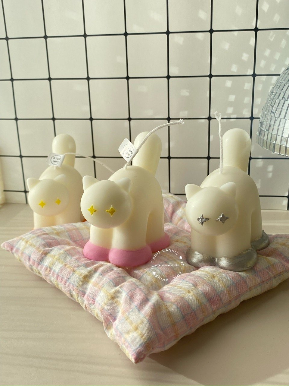 Stars Eyes Cat Candle - Image 9