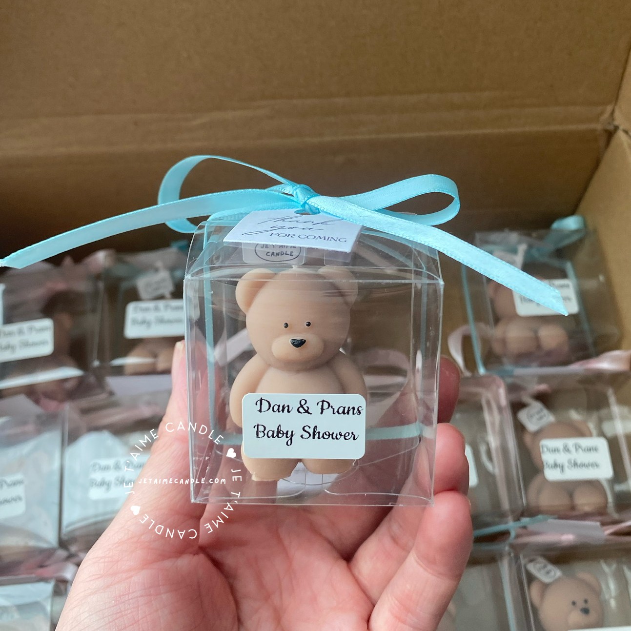 Mini Teddy Bear Candle in Gift Box with Personalized Label and Ribbon – a charming teddy bear-shaped candle, individually packaged with custom label and ribbon. Perfect for baby showers, gender reveals, and newborn celebrations, bringing warmth and a personal touch to any baby-themed event