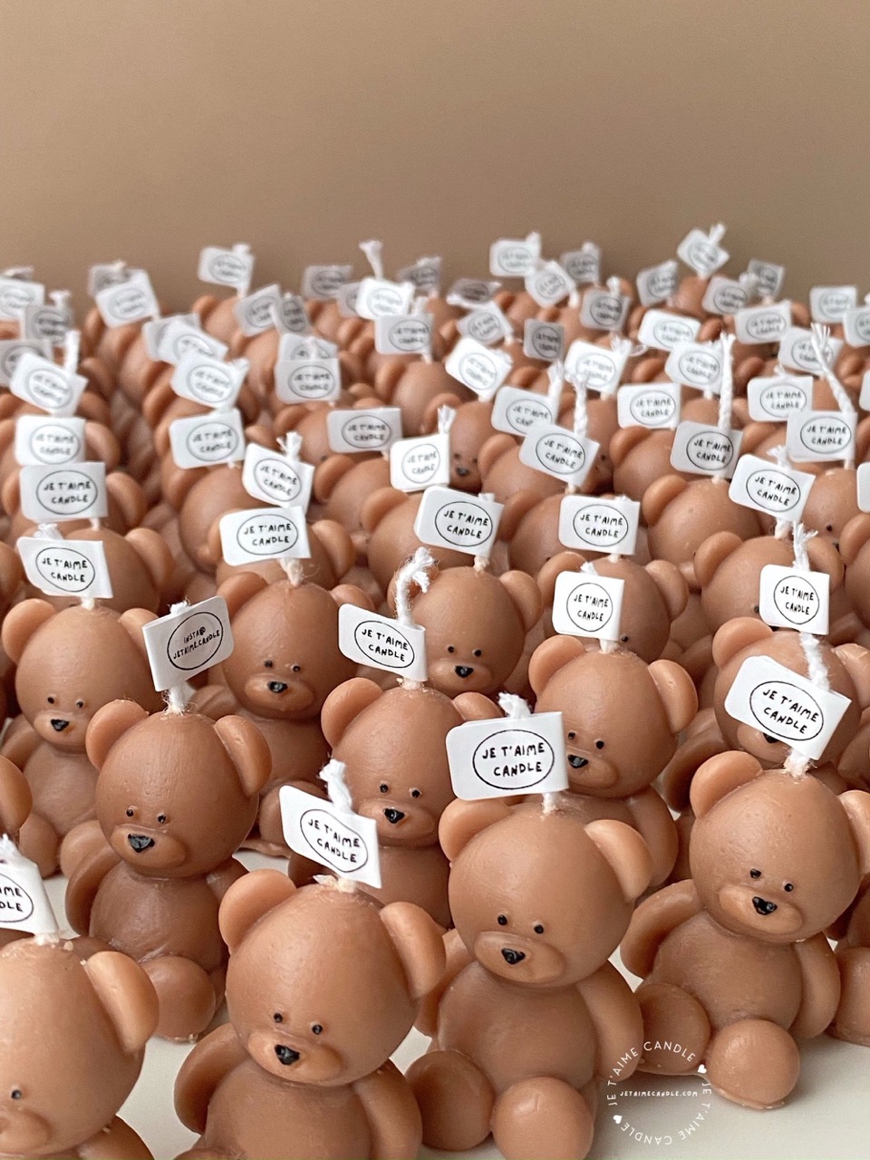 Mini Teddy Bear Candle, individually packed – a delightful gift for baby showers, gender reveals, and newborn celebrations. Perfect for adding charm and warmth to any baby-themed event!