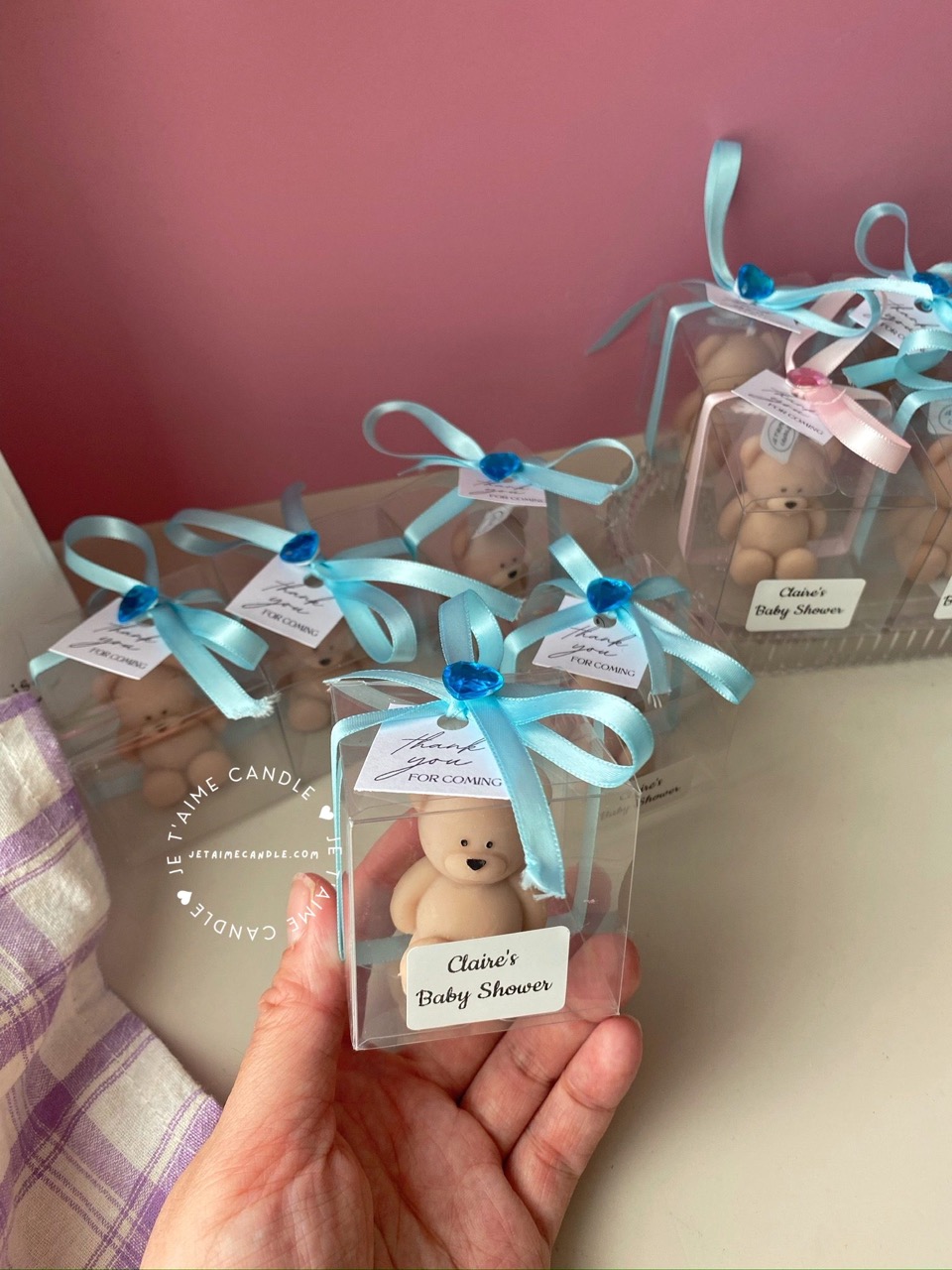 Mini Teddy Bear Candle in Gift Box with Personalized Label and Ribbon – a charming teddy bear-shaped candle, individually packaged with custom label and ribbon. Perfect for baby showers, gender reveals, and newborn celebrations, bringing warmth and a personal touch to any baby-themed event