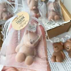 Mini Teddy Bear Candle, individually packed – a delightful gift for baby showers, gender reveals, and newborn celebrations. Perfect for adding charm and warmth to any baby-themed event!