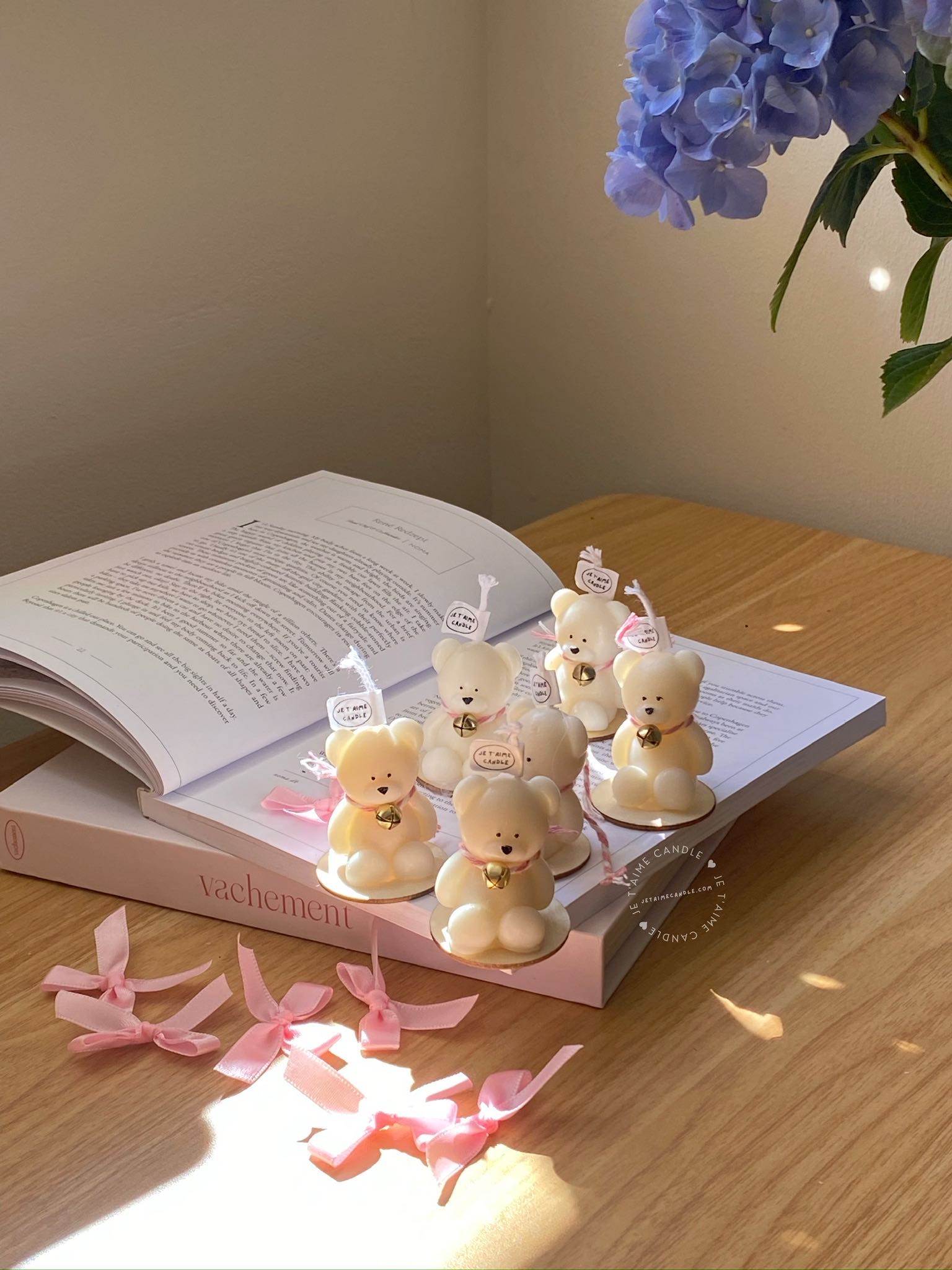 Handmade Mini Bear Candle with Bell Charm in Organza Bag on Rustic Wood Slice – an adorable, heartwarming candle gift for special occasions like baby showers, gender reveals, birthdays, and festive gatherings. This charming favor spreads joy and warmth, adding a touch of sweetness to celebrations and lighting up memorable moments with its delightful glow.