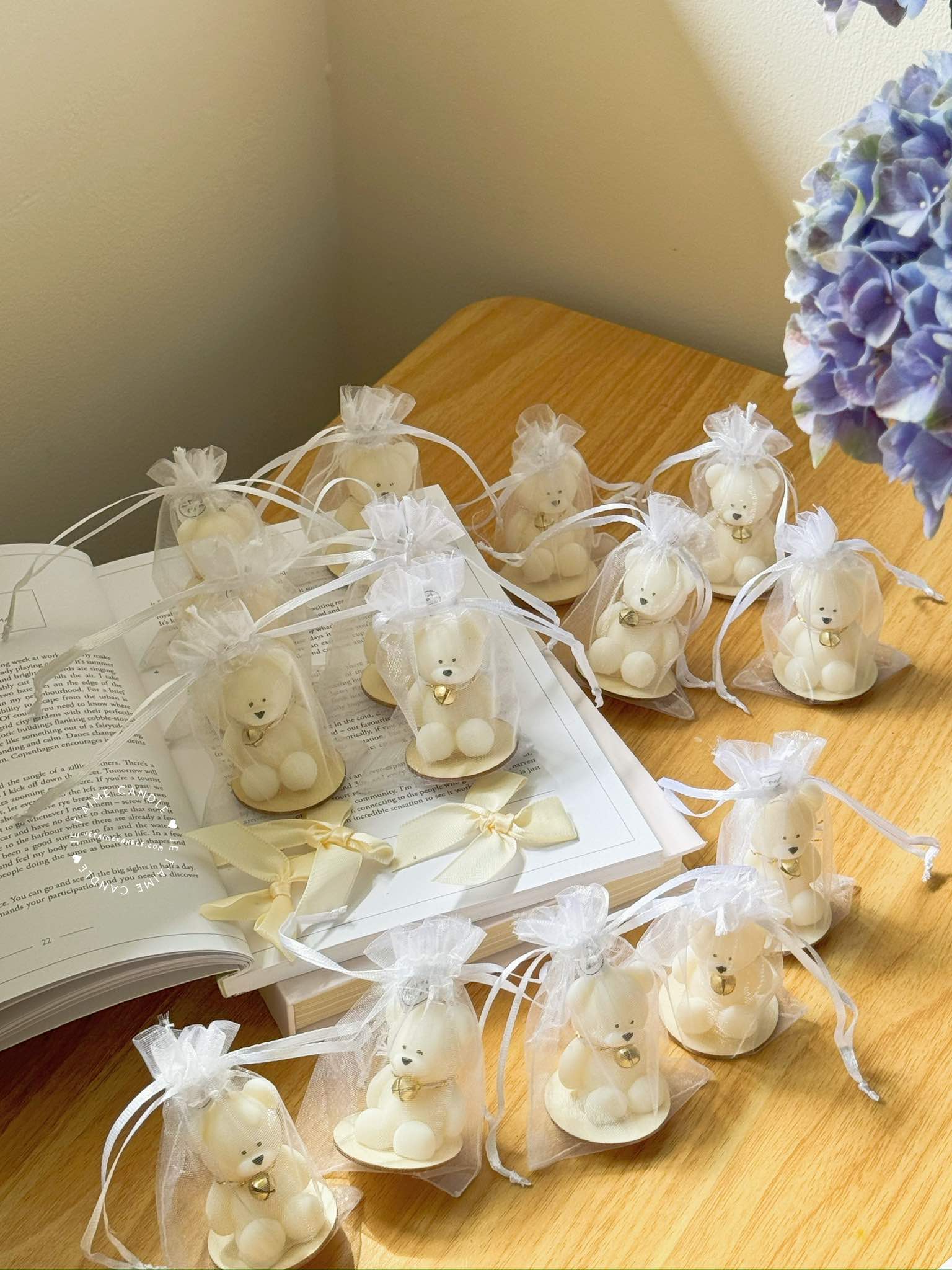 Handmade Mini Bear Candle with Bell Charm in Organza Bag on Rustic Wood Slice – an adorable, heartwarming candle gift, perfect for baby showers, gender reveals, birthdays, and special gatherings. Designed to spread joy, these mini bear candles bring warmth and charm to every celebration, delighting guests with their unique presentation and gentle glow.