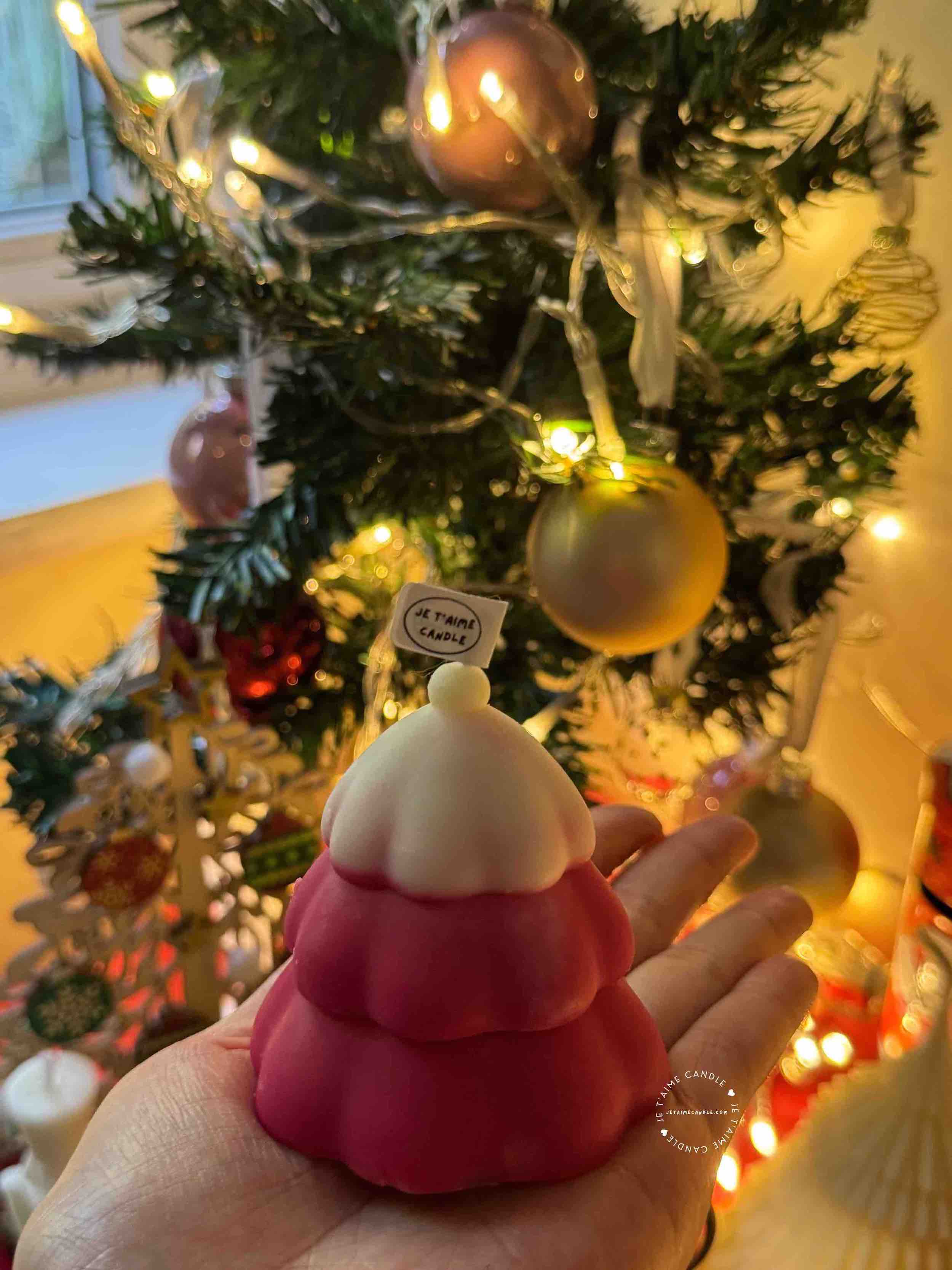 Handcrafted Christmas tree candle made from high-quality soy wax, decorated with a twine bow and small jingle bells. Perfect for holiday decor or as a gift, this festive candle adds charm to any space.