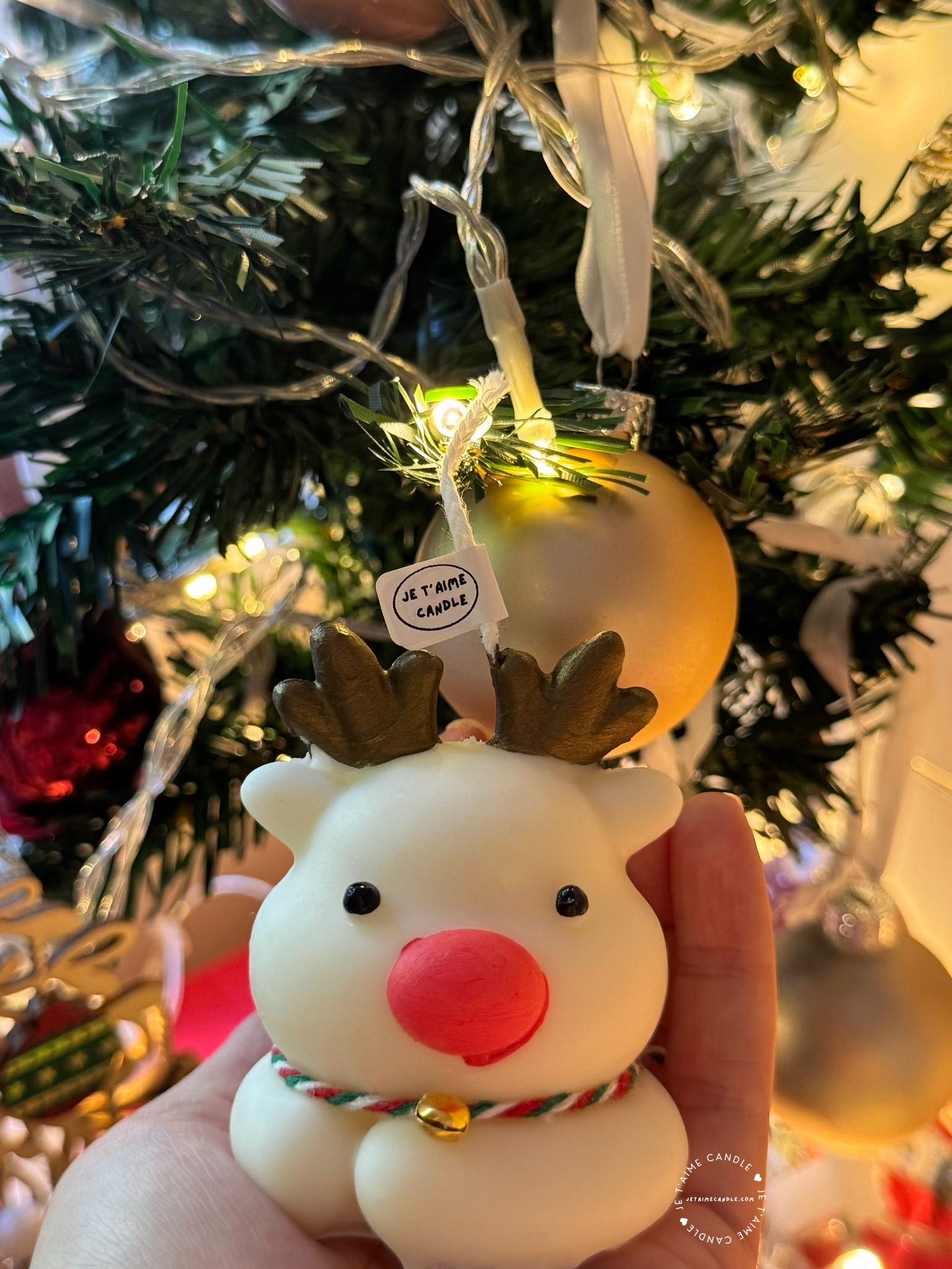 Celebrate the festive season with our enchanting Cute Reindeer Candle. Handcrafted with love, this adorable elk-shaped candle adds a magical touch to your Christmas decor. Perfect as a centerpiece or a thoughtful gift, its charming design brings warmth and cheer to any holiday celebration. Illuminate your home with the whimsical spirit of the season with this delightful scented Reindeer Candle. Cute Reindeer Christmas Tree Scented Candle • Width: 5.5 cm • Height: 7 cm • Weight: Approximately 95 g