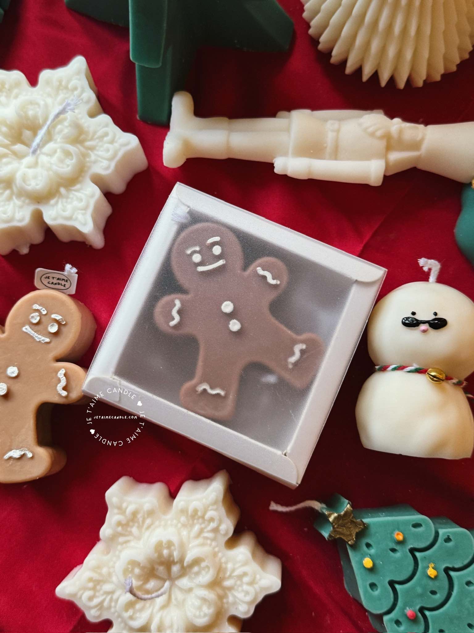 Meet our adorable Gingerbread Man Candle – the perfect touch of festive charm for your holiday season. This delightful candle brings the joy of Christmas to life with its whimsical design, making it an ideal Christmas gift or a stylish addition to your seasonal decor. Shaped like the classic gingerbread cookie, it’s carefully crafted to capture the holiday spirit, adding a cozy and sweet ambiance to any space. Gingerbread Men Candle ⭐︎ Size: 6 x 7.5 cm ⭐︎ Weight: Approximately 60g Light up your home with a touch of holiday magic!