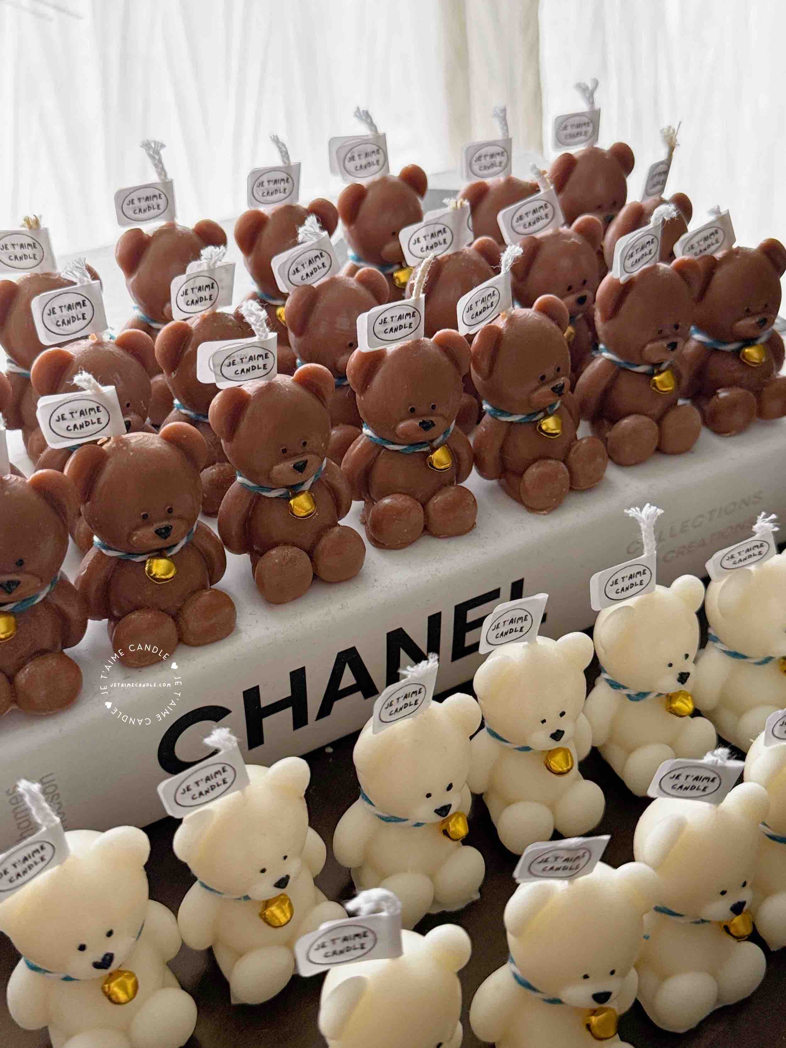 Hand poured large teddy bear candles ideal for event favours, baby showers, birthday parties etc. These candles are available in a variety of fragrances and color. The Mini Bear will come in an organza bag. It individually packed.