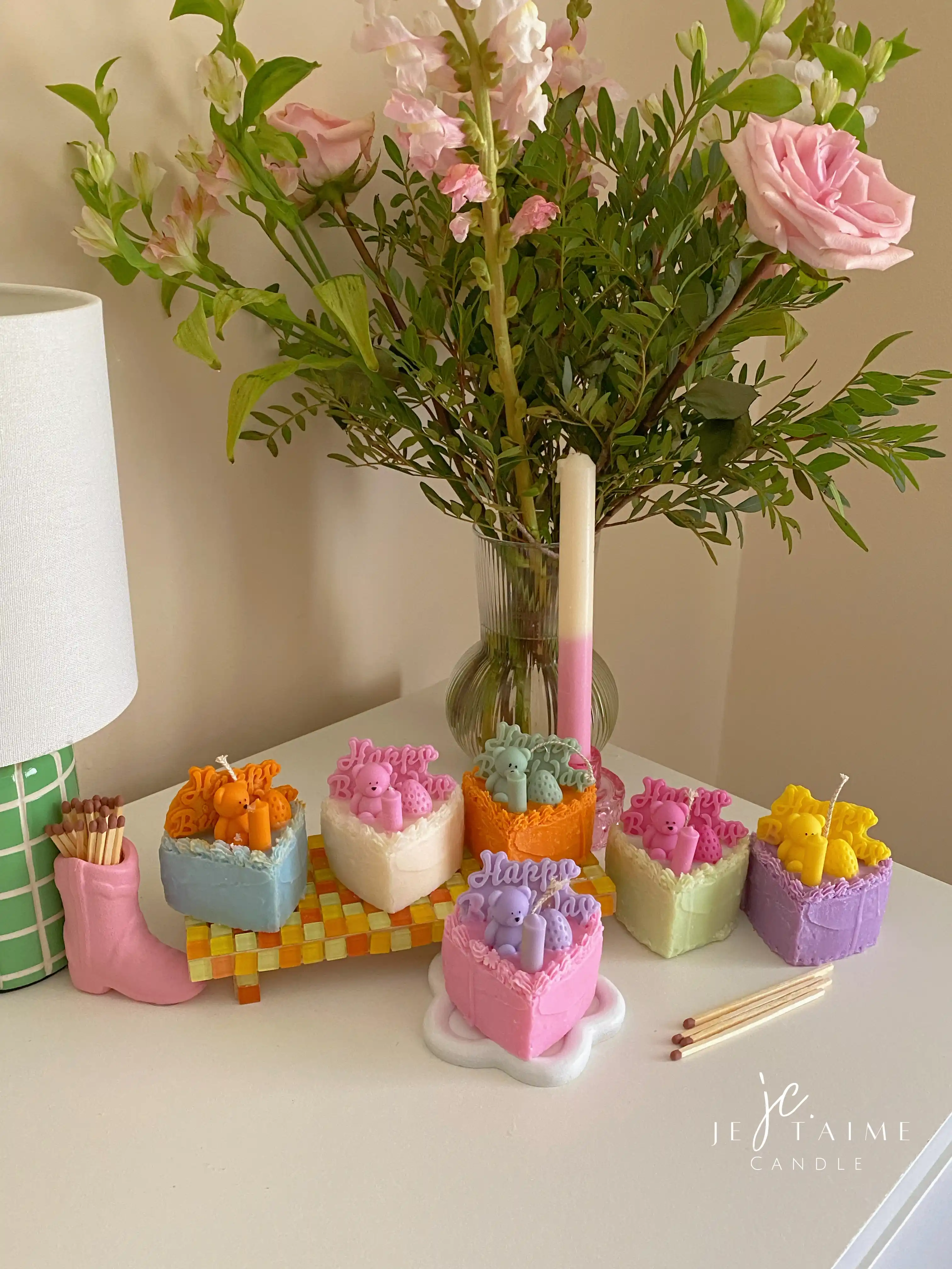 Aesthetic pastel-colored mini bear cake candles with "Happy Birthday" toppers, featuring intricate frosting details. Perfect for gifts, celebrations, or home decor.