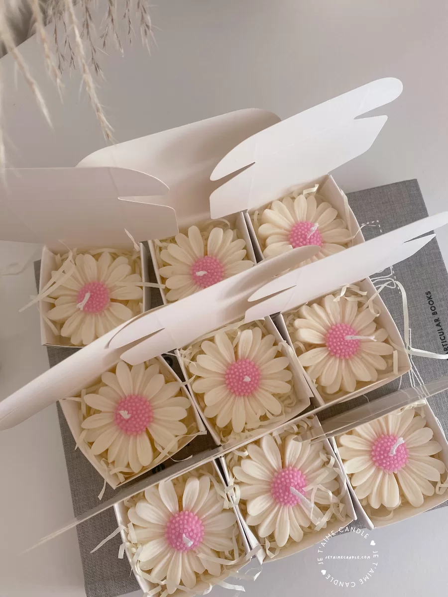 Set of handmade daisy-shaped candles with white petals and pink centers, displayed on a fabric surface – perfect for wedding favors, bridal shower gifts, or spring party decorations.
