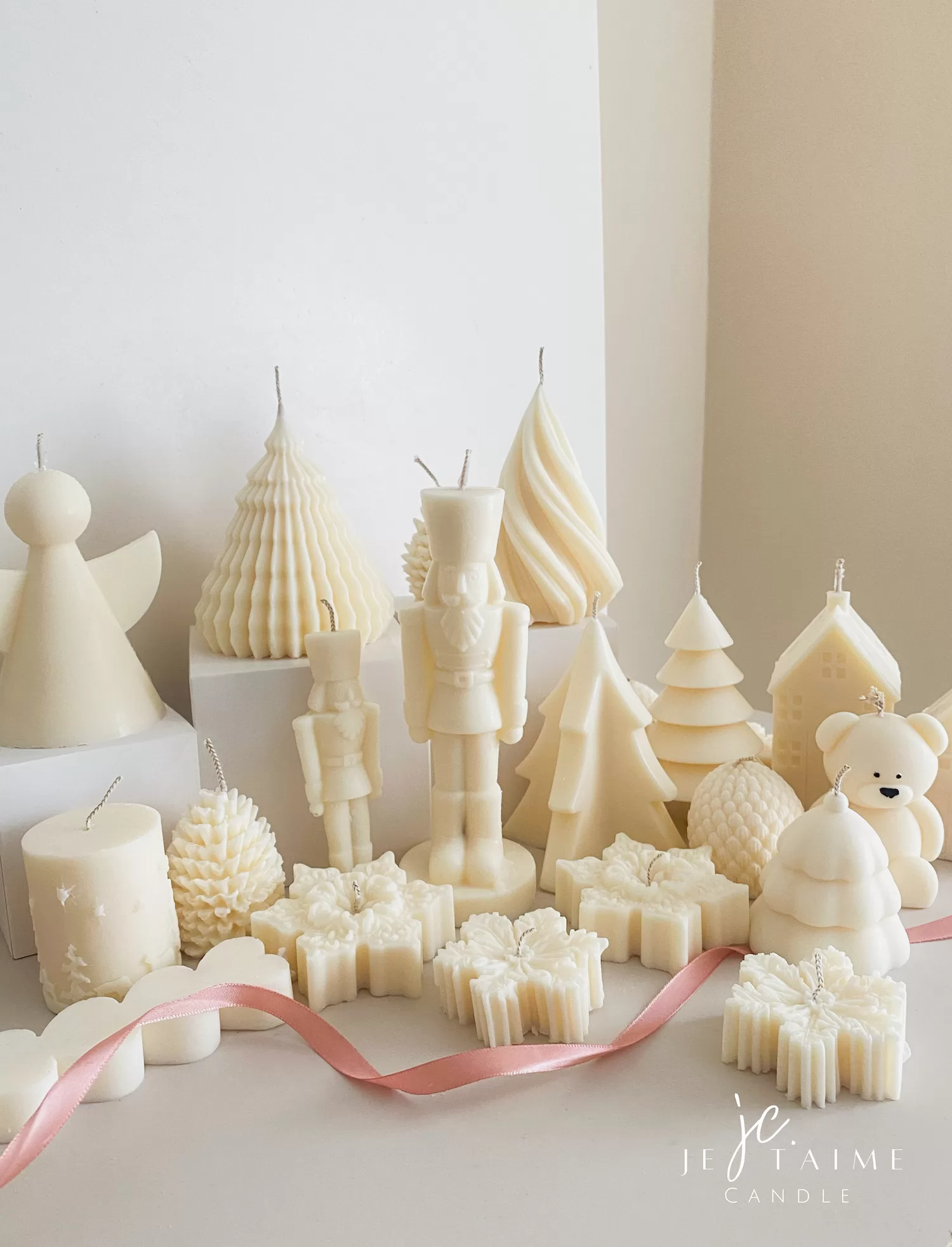Nutcracker Christmas Candle - Image 10
