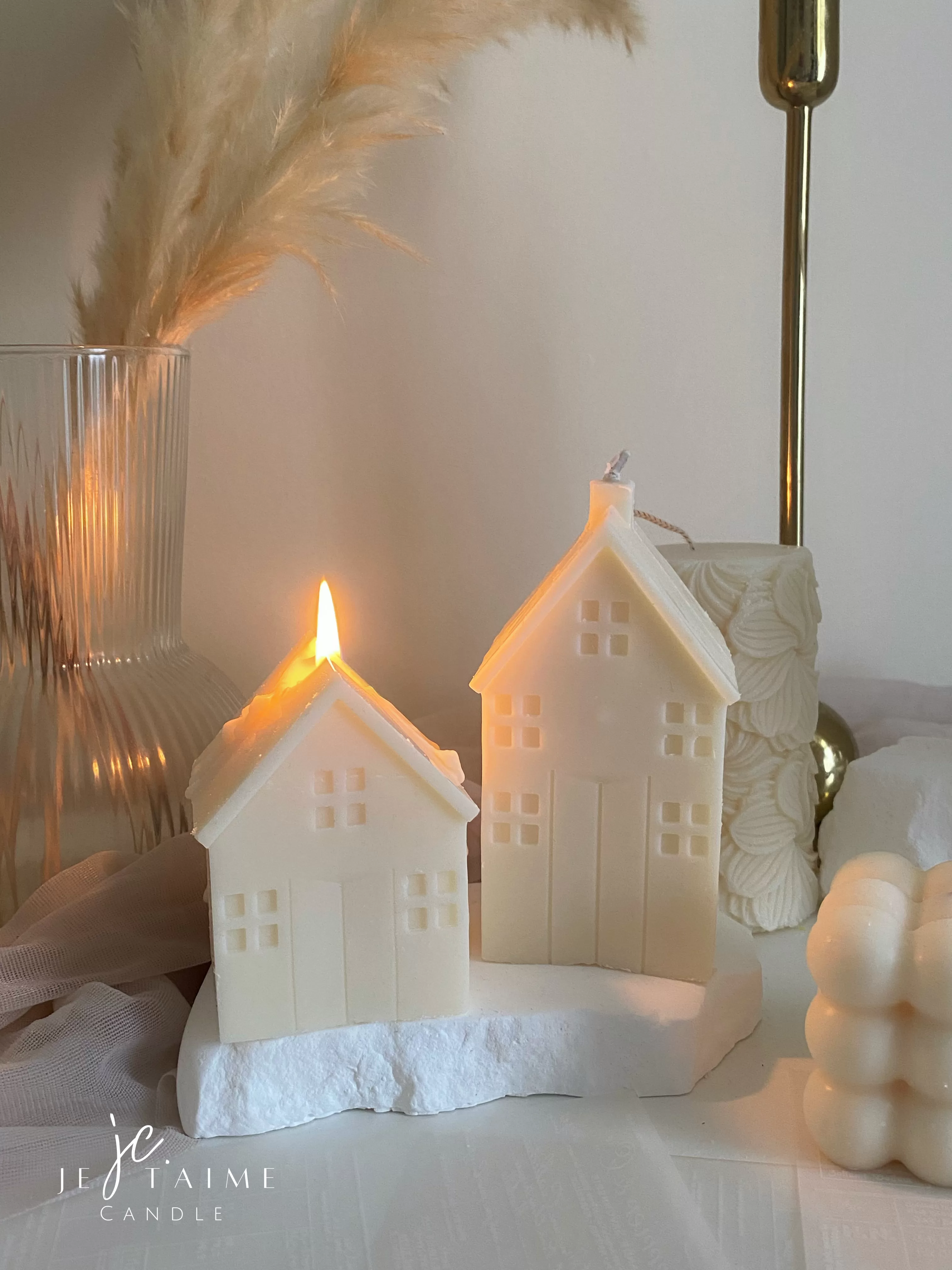 Handmade soy wax house-shaped candles in creamy white, styled with bubble cube candle and decorative accents, perfect for minimalist home décor, cozy table styling, wedding centerpieces, or unique handmade gift ideas.